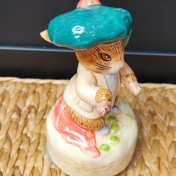 VINTAGE 1988 Schmid Old Benjamin Bunny Music Box Ceramic Figurine Beatrix Potter - Picture 7 of 12
